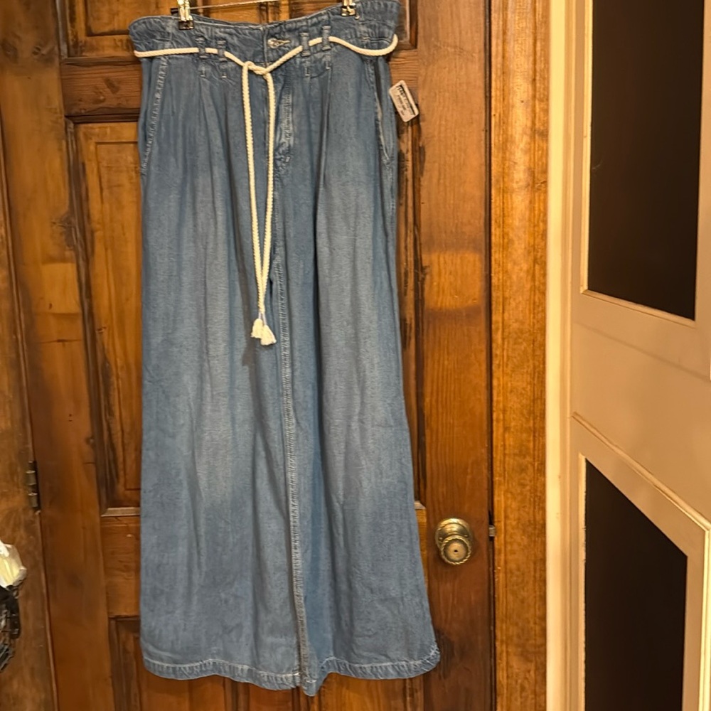 Free people, We the Free, Dakota cinched jeans, new with tags size medium